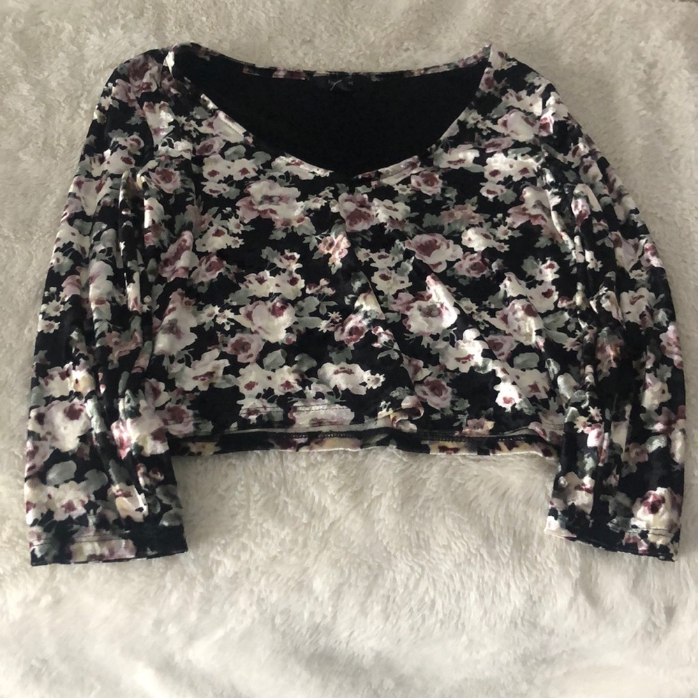 3/4 sleeve cropped shirt